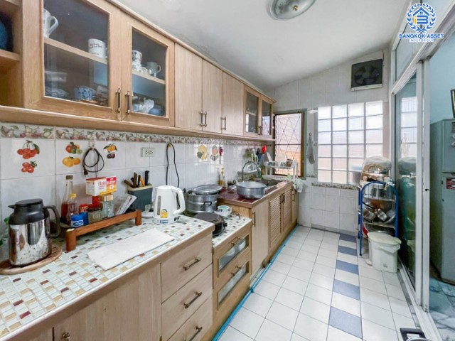 *****ทาวน์เฮ้าส์มือสองย่านกรุงเทพมหานคร ม.ซื่อตรง39 สุขาภิบาล 1 หลังมุม! เนื้อที่กว้างขวางสุดขีดถึง 30 ตร.ว. ฟังก์ชัน 3 ห้องนอน 2 ห้องน้ำ 1 ที่จอดรถ บ้านสภาพดี พื้นที่ใช้สอยเยอะ บนทำเลศักยภาพเชื่อมต่อถ.นวมินทร์, ถ.รัชดา-รามอินทรา, ถ.กาญนาภิเษก ในราคาดีสุดในย่าน!